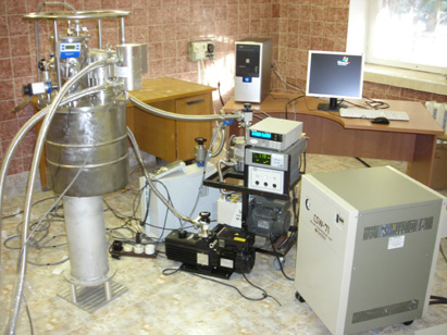 shaft cryostat for cooling chambers of high pressure